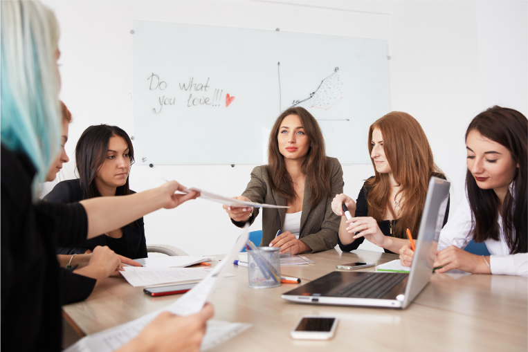 Leveraging Data Analytics in HR DecisionImg